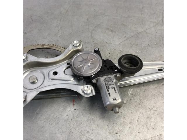 bontott TOYOTA YARIS Bal hátsó Ablakemelő Szerkezet (Elektromos)