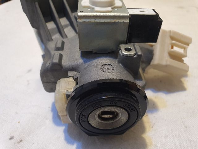 bontott TOYOTA YARIS Gyújtáskapcsoló Házzal