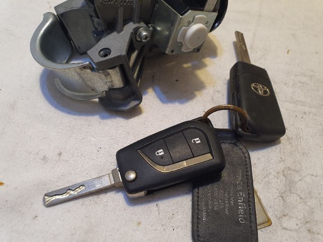 bontott TOYOTA YARIS Gyújtáskapcsoló Házzal