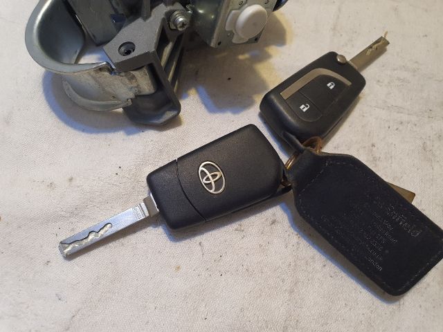 bontott TOYOTA YARIS Gyújtáskapcsoló Házzal