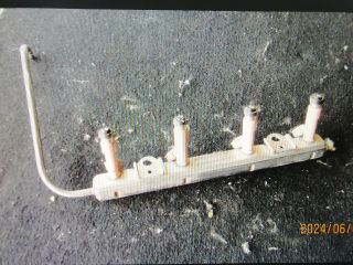 bontott TOYOTA YARIS Porlasztó Sor / Híd