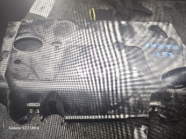 bontott TOYOTA YARIS Középső Motorburkolat