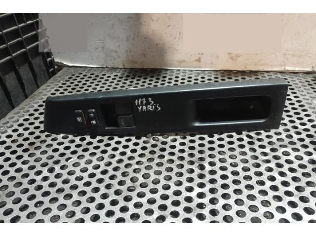 bontott TOYOTA YARIS Ablakemelő Kapcsoló Négyes / Kettes