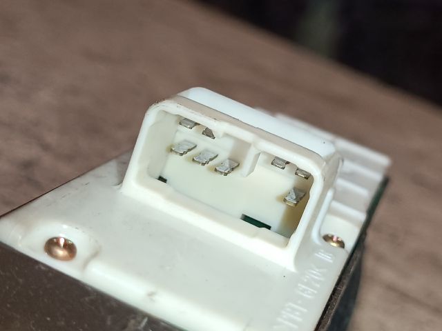 bontott TOYOTA YARIS Ablakemelő Kapcsoló Négyes / Kettes