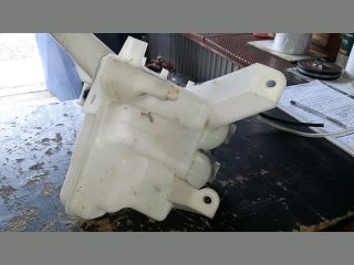 bontott TOYOTA YARIS Ablakmosó Tartály