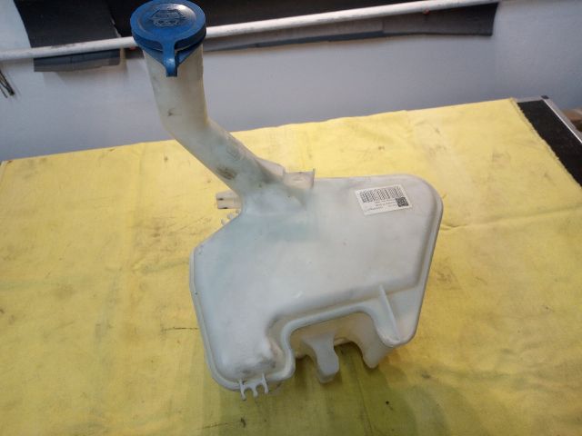 bontott TOYOTA YARIS Ablakmosó Tartály