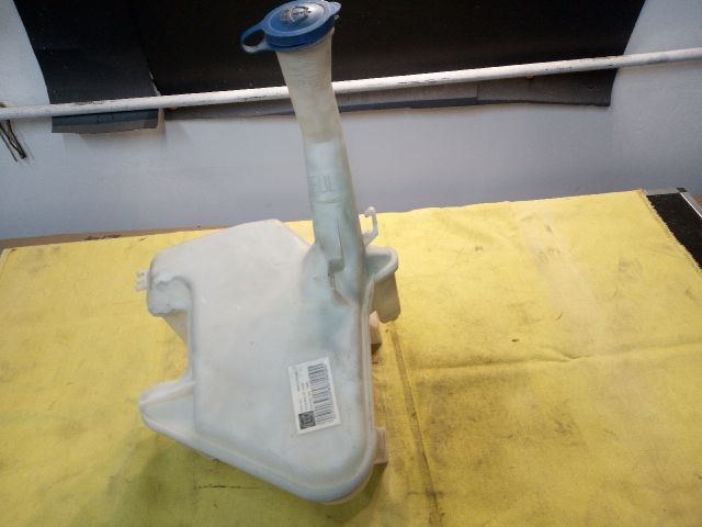 bontott TOYOTA YARIS Ablakmosó Tartály