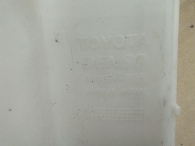 bontott TOYOTA YARIS Ablakmosó Tartály