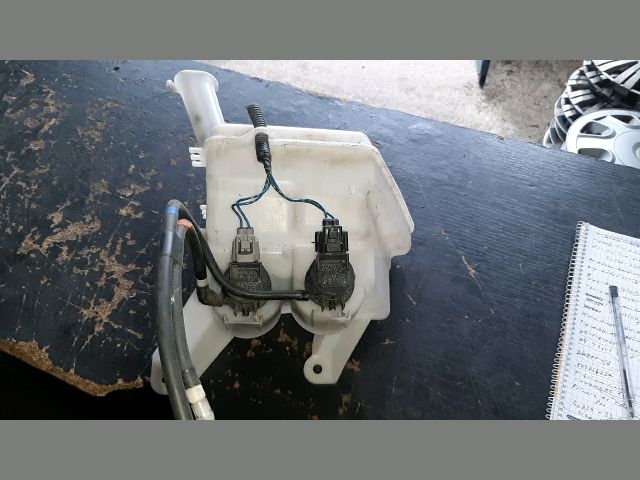 bontott TOYOTA YARIS Ablakmosó Tartály