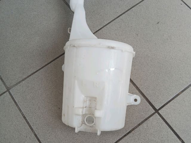 bontott TOYOTA YARIS Ablakmosó Tartály