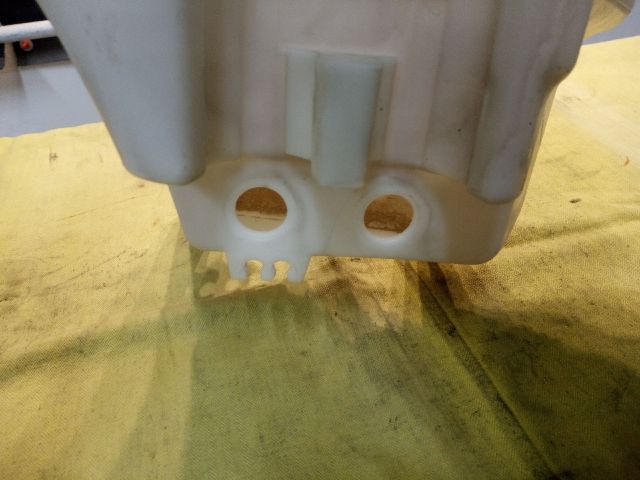 bontott TOYOTA YARIS Ablakmosó Tartály