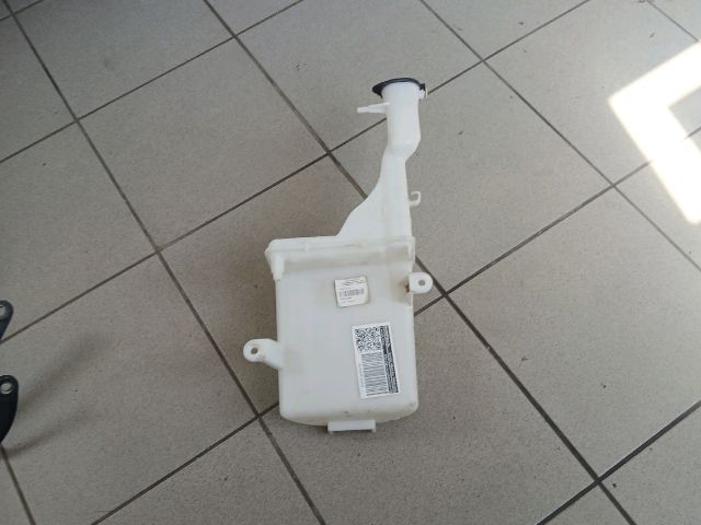 bontott TOYOTA YARIS Ablakmosó Tartály