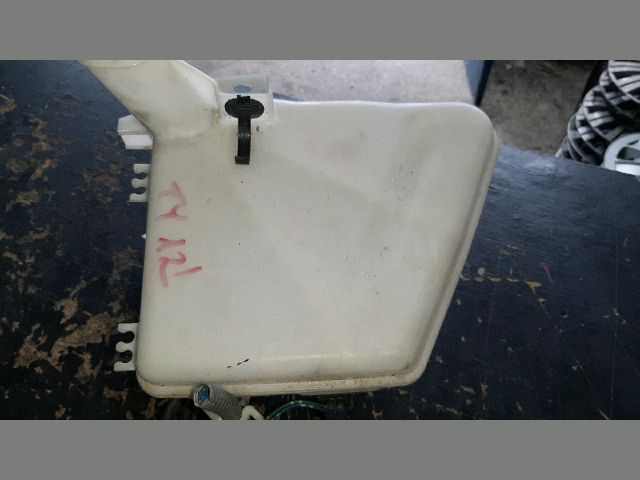 bontott TOYOTA YARIS Ablakmosó Tartály