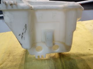 bontott TOYOTA YARIS Ablakmosó Tartály