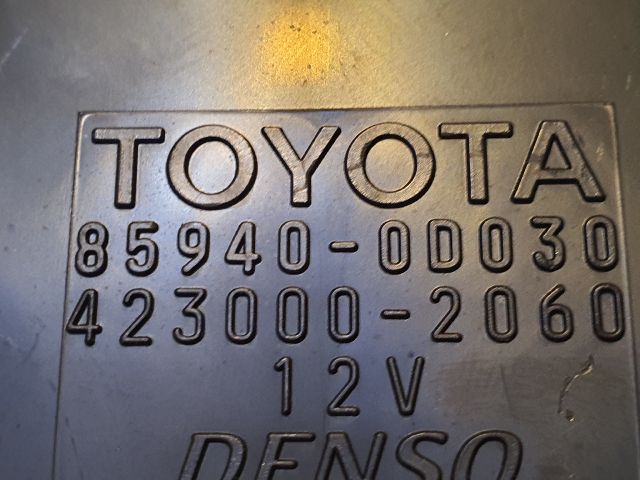 bontott TOYOTA YARIS Ablaktörlő Relé