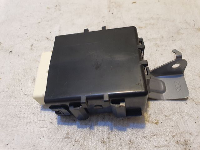 bontott TOYOTA YARIS Ablaktörlő Relé