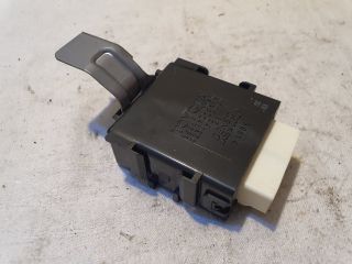 bontott TOYOTA YARIS Ablaktörlő Relé