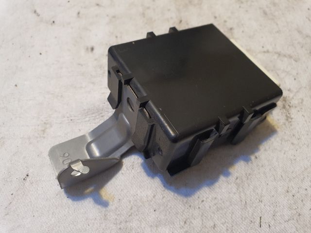 bontott TOYOTA YARIS Ablaktörlő Relé