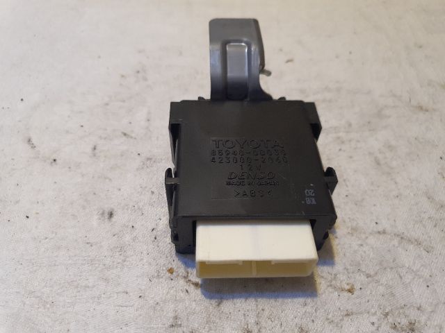 bontott TOYOTA YARIS Ablaktörlő Relé