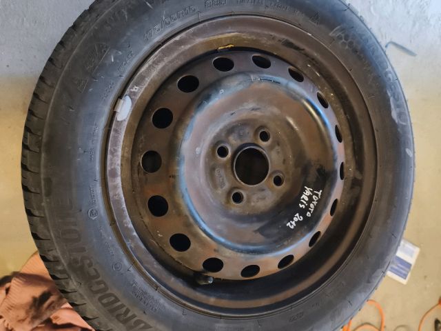 bontott TOYOTA YARIS Acélfelni Szett Gumival