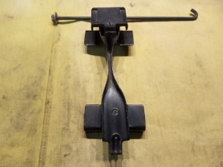 bontott TOYOTA YARIS Akkumulátor Leszorító