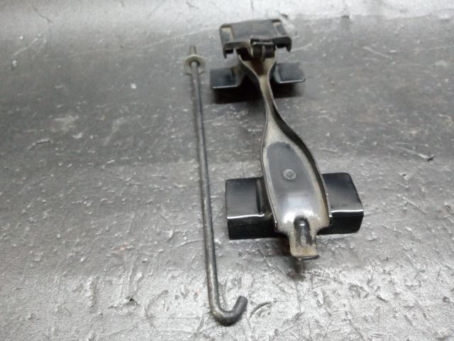 bontott TOYOTA YARIS Akkumulátor Leszorító