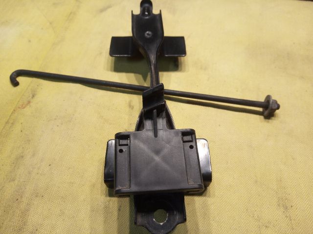 bontott TOYOTA YARIS Akkumulátor Leszorító