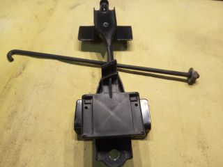 bontott TOYOTA YARIS Akkumulátor Leszorító