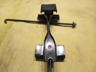 bontott TOYOTA YARIS Akkumulátor Leszorító