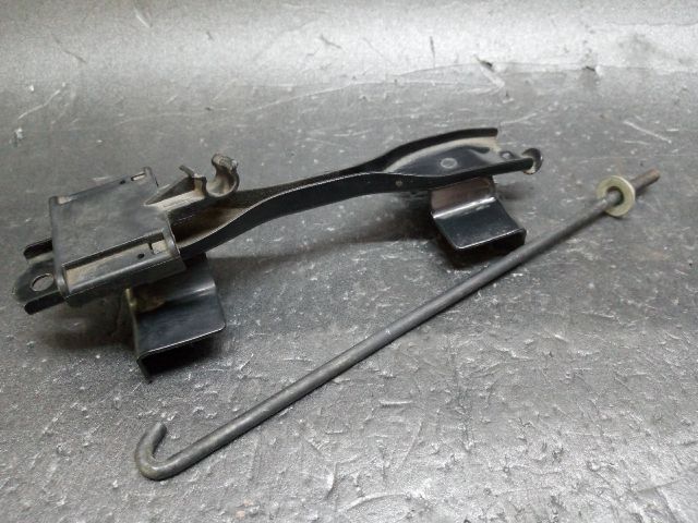 bontott TOYOTA YARIS Akkumulátor Leszorító