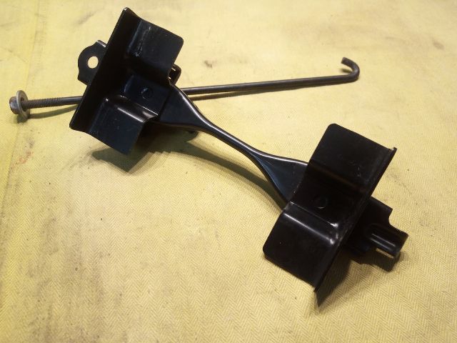 bontott TOYOTA YARIS Akkumulátor Leszorító