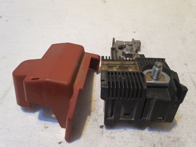 bontott TOYOTA YARIS Akkumulátor Saru Elektronikával