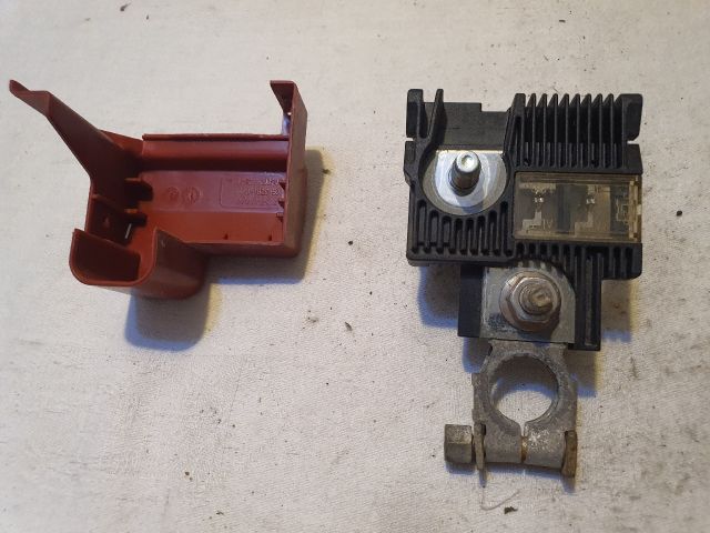 bontott TOYOTA YARIS Akkumulátor Saru Elektronikával