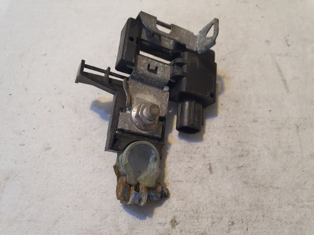 bontott TOYOTA YARIS Akkumulátor Saru Elektronikával