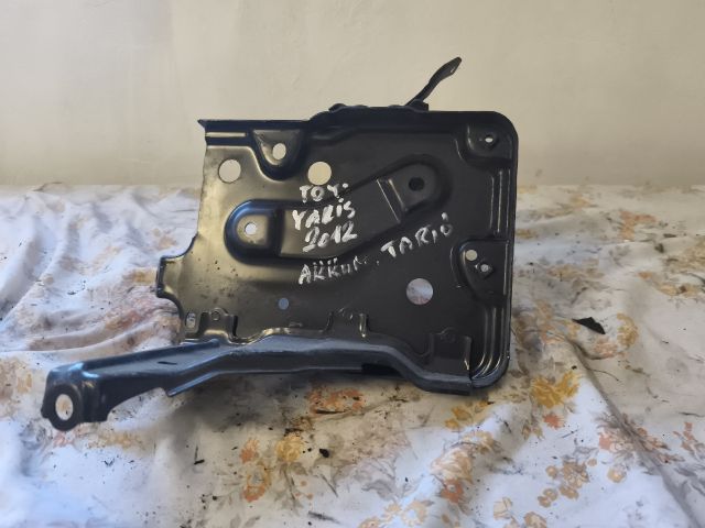 bontott TOYOTA YARIS Akkumulátor Tartó