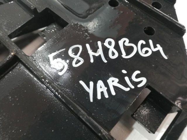 bontott TOYOTA YARIS Alsó Hűtőburkolat