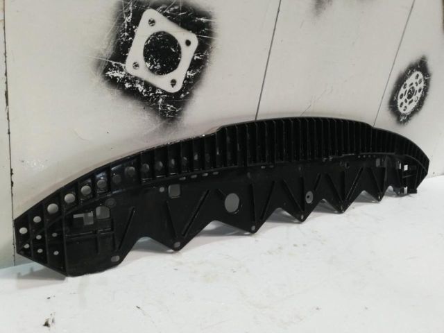 bontott TOYOTA YARIS Alsó Hűtőburkolat