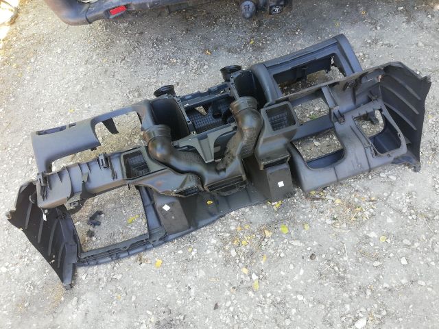 bontott TOYOTA YARIS Alsó Műszerfal Burkolat