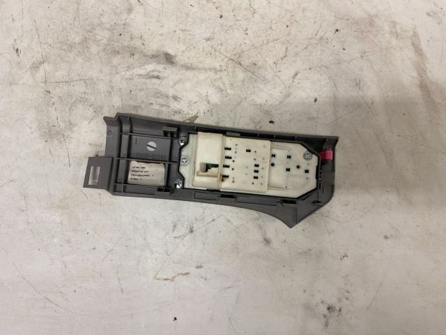 bontott TOYOTA YARIS Bal első Ablakemelő Kapcsoló