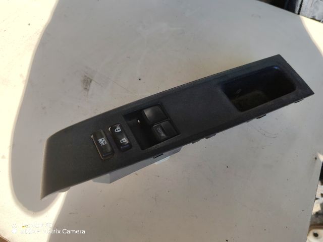 bontott TOYOTA YARIS Bal első Ablakemelő Kapcsoló