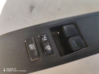 bontott TOYOTA YARIS Bal első Ablakemelő Kapcsoló