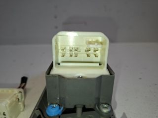 bontott TOYOTA YARIS Bal első Ablakemelő Kapcsoló