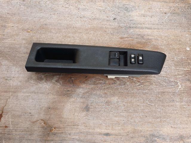 bontott TOYOTA YARIS Bal első Ablakemelő Kapcsoló