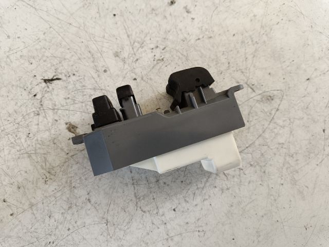 bontott TOYOTA YARIS Bal első Ablakemelő Kapcsoló