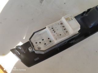 bontott TOYOTA YARIS Bal első Ablakemelő Kapcsoló