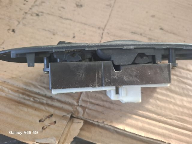 bontott TOYOTA YARIS Bal első Ablakemelő Kapcsoló