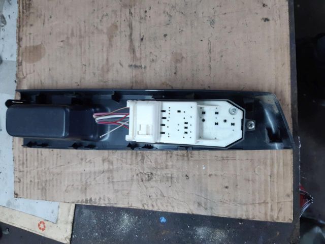 bontott TOYOTA YARIS Bal első Ablakemelő Kapcsoló