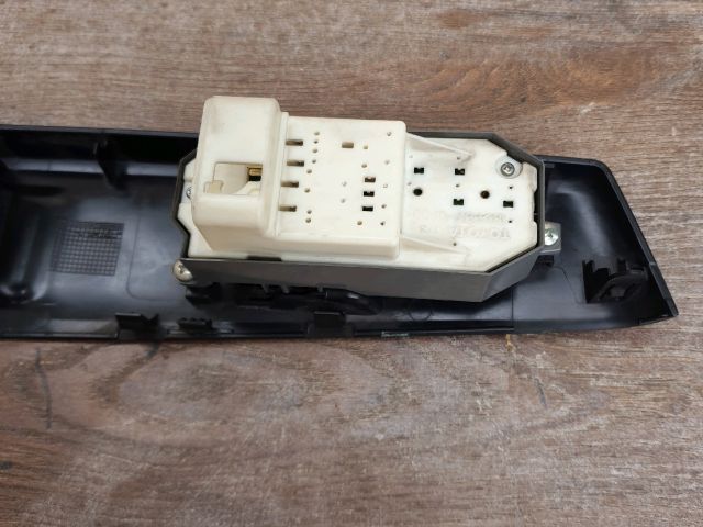 bontott TOYOTA YARIS Bal első Ablakemelő Kapcsoló