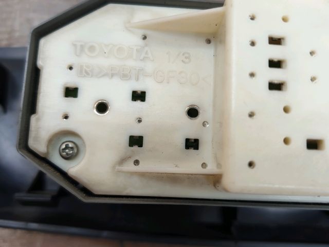 bontott TOYOTA YARIS Bal első Ablakemelő Kapcsoló