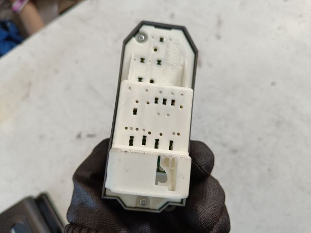 bontott TOYOTA YARIS Bal első Ablakemelő Kapcsoló